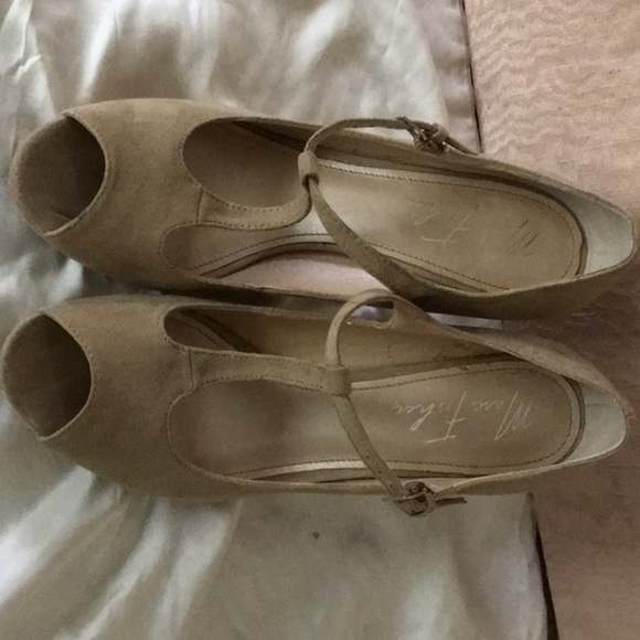 Marc Fisher Beige or Tan Suede Heels - Picture 11 of 12